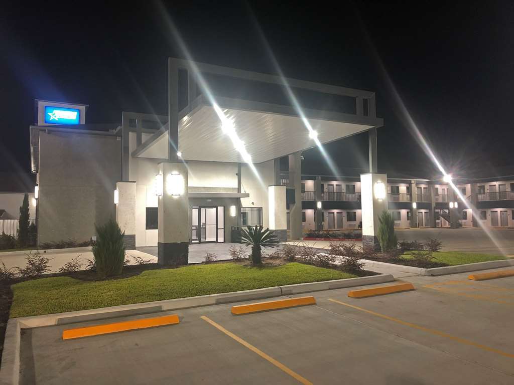 Americas Best Value Inn & Suites Ne Houston Downtown I-610 Esterno foto