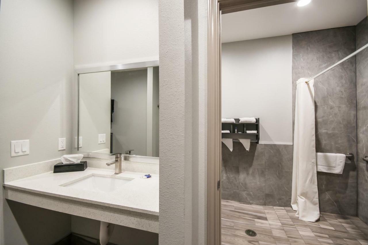 Americas Best Value Inn & Suites Ne Houston Downtown I-610 Esterno foto
