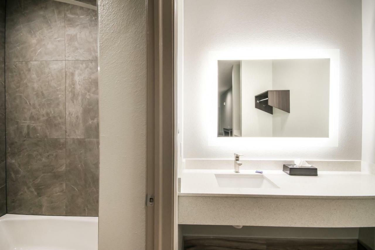 Americas Best Value Inn & Suites Ne Houston Downtown I-610 Esterno foto